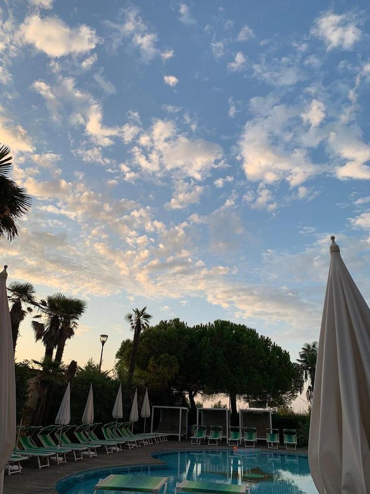 Park Hotel Cellini Lido di Jesolo Exterior foto